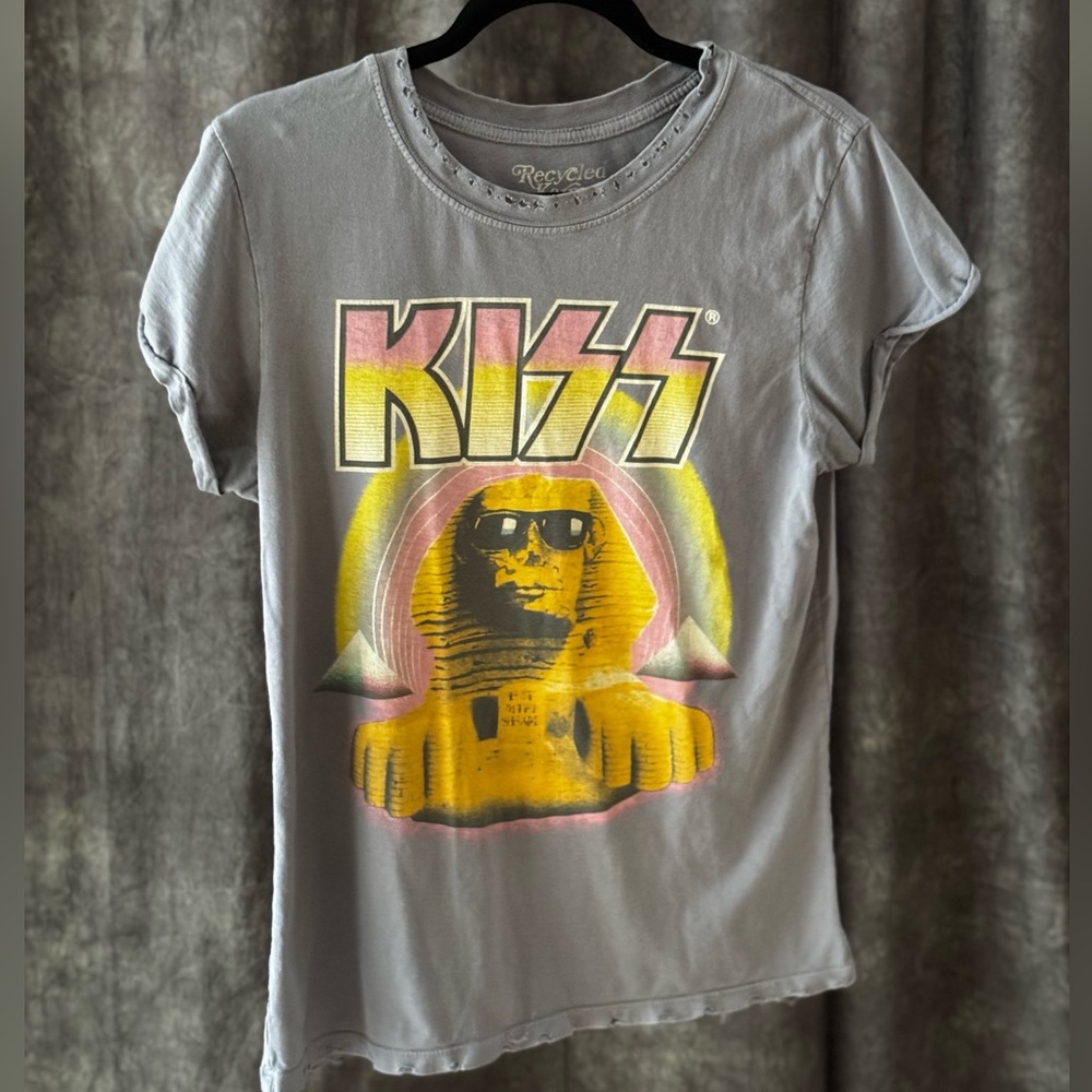 Recycled Karma KISS Graphic Tee – Distressed Vintage Blue – Size S